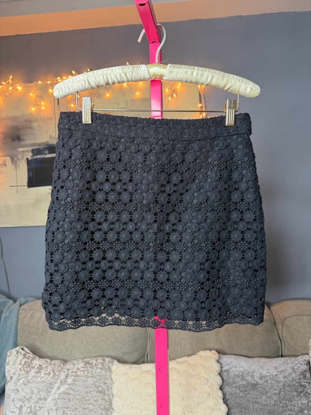 H&M Black Floral Lace Mini Skirt Scalloped Hem Lined Size 6 NWT
